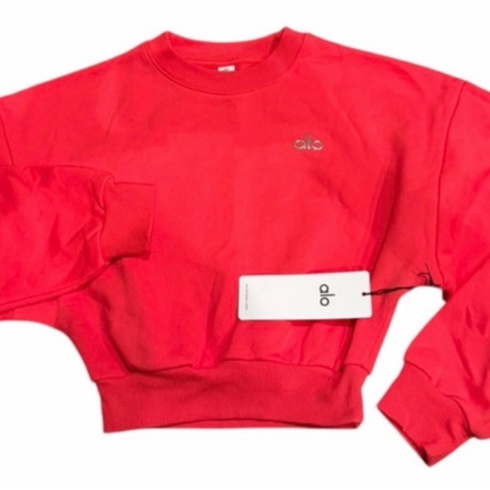 ALO Yoga cropped Candy Red Accolade Small New with tags.